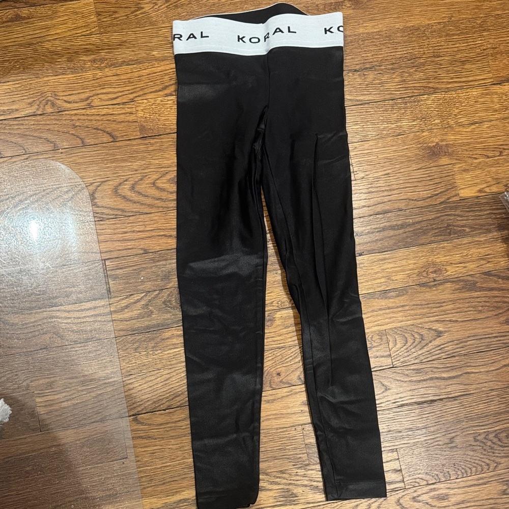Koral Black shiny Leggings